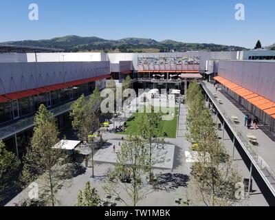 Luftaufnahme der Stadt Bishop Ranch shopping Center in San Ramon, Kalifornien, von dem bekannten italienischen Architekten Renzo Piano, 11. Mai 2019 vorgesehen. () Stockfoto