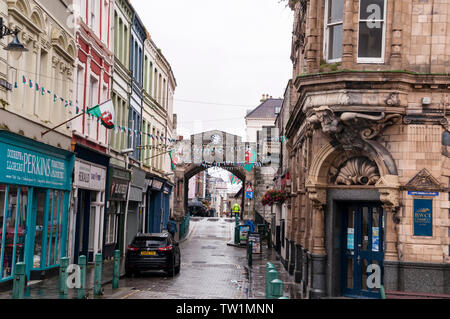 East Gate in der Stadtmauer Caernarfon, Wales. Stockfoto