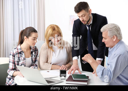 Familie Beratung Notar im Büro Stockfoto