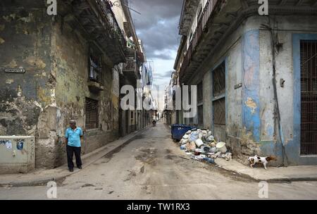 An der Ecke in der Altstadt von Havanna Stockfoto