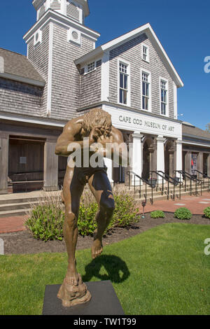 Eine Skulptur vor der Cape Cod Museum für Kunst, Dennis, Massachusetts, USA Stockfoto