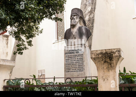 Nafplio, Griechenland. Denkmal für Kristoforos Kokkinis, einem archimandriten der Griechisch-orthodoxen Kirche Stockfoto