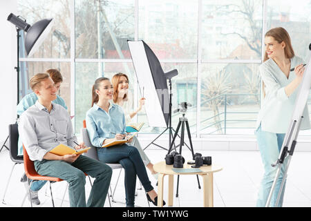 Gruppe von Studenten mit Tauchlehrer während Fotografie Klassen Stockfoto