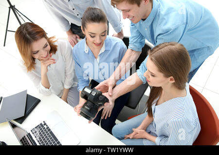 Gruppe von Studenten mit Tauchlehrer während Fotografie Klassen Stockfoto