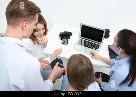 Gruppe von Studenten mit Tauchlehrer während Fotografie Klassen Stockfoto