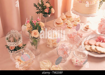 Candy Bar. Tabelle mit verschiedenen Spezialitäten für Party Stockfoto