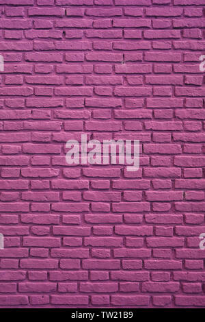 Bild vertikal von Magenta oder violett gefärbten Mauer für Textur Hintergrund und Banner Stockfoto