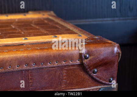 Leder Ecke des alten Steamer trunk Stockfoto