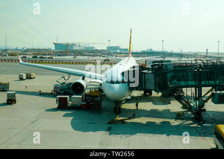 Hongkong, China, 28., Mai, 2017. Das Flugzeug auf dem Rollfeld. Stockfoto