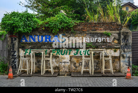 Galle, Sri Lanka - Dec 21, 2018. Malerischer Blick auf Straße an der alten kolonialen Fort Galle in Sri Lanka. Galle ist eine Stadt an der Südwestküste von Sri Lanka. Stockfoto