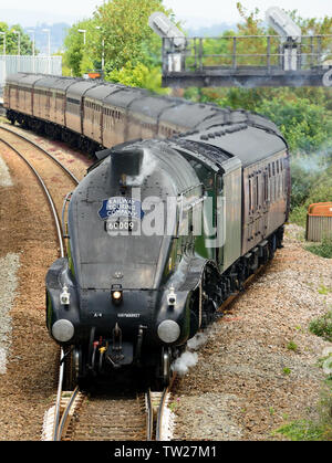 LNER Class A4 Pacific No 60009 'Union of South Africa' verlässt mit dem Dartmouth Express den Bahnsteig bei Dawlish Warren nach Kingswear, 08.06.2019. Stockfoto