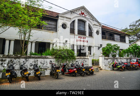 Galle, Sri Lanka - Dec 21, 2018. Malerischer Blick auf Straße an der alten kolonialen Fort Galle in Sri Lanka. Galle ist eine Stadt an der Südwestküste von Sri Lanka. Stockfoto