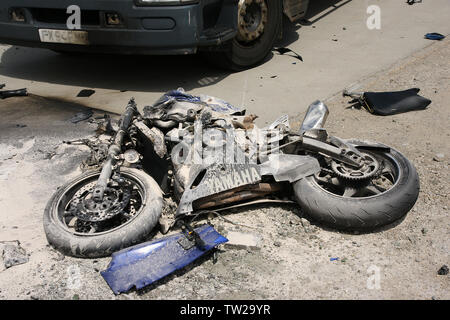 Motorrad Crash, Straße Tod Stockfoto