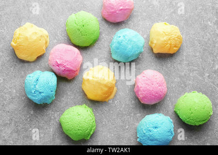 Ice Cream scoops Collection auf grauem Hintergrund Stockfoto