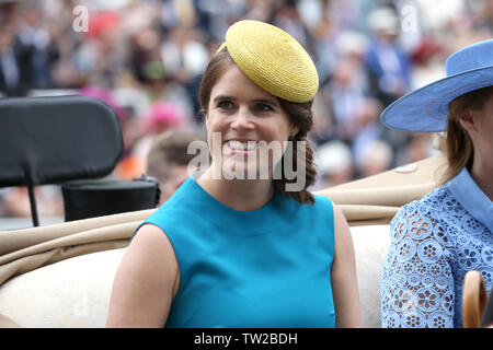 Prinzessin Eugenie von York kommt für den ersten Tag des Royal Ascot Hotel in Ascot Pferderennbahn in Berkshire, England. 18. JUNI 2019. Credit: Trevor Adams/Matrix/MediaPunch *** KEINE UK *** REF: MTX 192207 Stockfoto