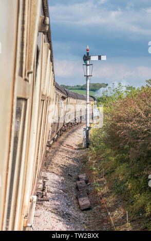 Blick entlang der Schlitten von der West Somerset Railway, Somerset, England Großbritannien Stockfoto