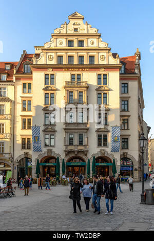 Die Orlando-Haus am Münchner Platzl auf einem sonnigen Frühling Nachmittag Stockfoto