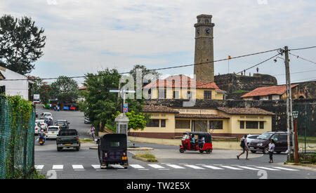 Galle, Sri Lanka - Dec 21, 2018. Malerischer Blick auf Straße an der alten kolonialen Fort Galle in Sri Lanka. Galle ist eine Stadt an der Südwestküste von Sri Lanka. Stockfoto