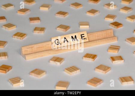 Scrabble Spiel Holz Fliesen Schreibweise "Spiel" Stockfoto