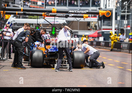 Monte Carlo / Monaco - 25/02/2019 - #55 Carlos Sainz (SPA, Mc Laren-Renault, MCL 34) im McLaren Grube nach einem Durchlauf im RP3 Stockfoto