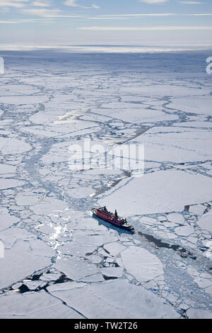 Die weltweit größte atomare Eisbrecher, 50 - Jahre der Sieg, auf dem Weg zum Nordpol. Russische Arktis. Stockfoto