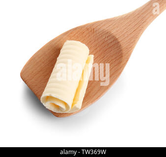 Köstliche Butter in hölzernen Löffel auf weißem Hintergrund curl, Nahaufnahme Stockfoto