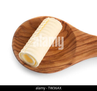 Köstliche Butter in hölzernen Löffel auf weißem Hintergrund curl, Nahaufnahme Stockfoto