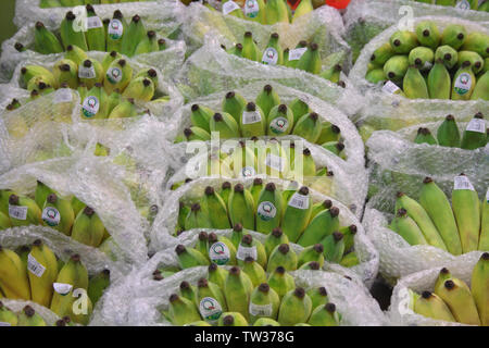 Bananen verkaufen in einem Supermarkt Stockfoto