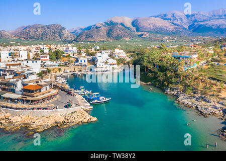 Blick auf den alten Hafen von traditionellen Dorf Sisi, Kreta, Griechenland Stockfoto