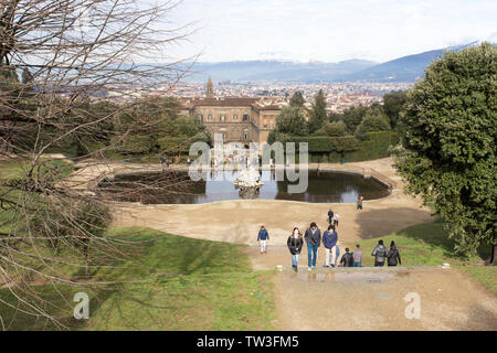 Firenze, Italien - 04 February, 2018: Boboli Garten voller Touristen in Florenz Stockfoto