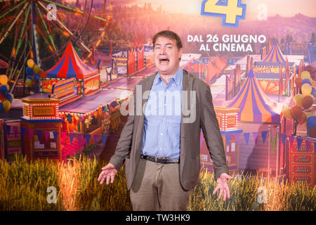 Roma, Italien. Juni, 2019 18. Italienische Schauspieler Corrado Guzzanti Photocall in Rom der Film "Toy Story 4" mit den Italienischen Synchronsprecher des Films Quelle: Matteo Nardone/Pacific Press/Alamy leben Nachrichten Stockfoto