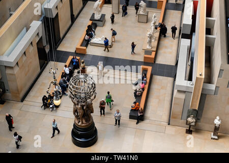 PARIS, Frankreich, 27. APRIL 2017: das Innere des berühmten Orsay Museum Stockfoto