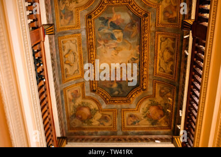 PARIS, Frankreich, 10. APRIL 2017: Decke mit wunderschönen antiken Fresko in Musee Jacquemart-Andre Stockfoto