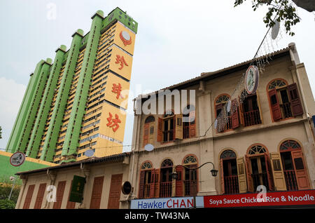 Die Völker Park a31 Geschichte 70er Jahre Gebäude mit Wohn-, Lebensmittel- und Einkaufskomplex in Chinatown von Singapur entfernt. Stockfoto