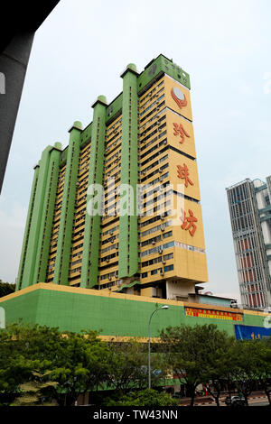 Die Völker Park a31 Geschichte 70er Jahre Gebäude mit Wohn-, Lebensmittel- und Einkaufskomplex in Chinatown von Singapur entfernt. Stockfoto