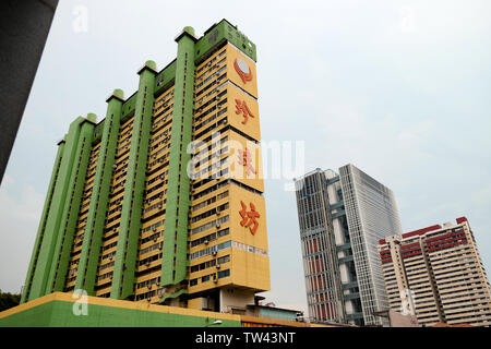 Die Völker Park a31 Geschichte 70er Jahre Gebäude mit Wohn-, Lebensmittel- und Einkaufskomplex in Chinatown von Singapur entfernt. Stockfoto