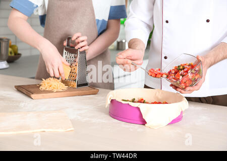 Koch, Kochkurse in der Küche Stockfoto