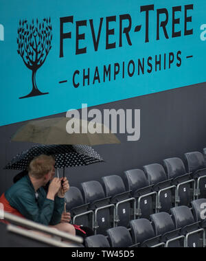 London, Großbritannien. Juni, 2019 18. Allgemeine Ansicht als der Tag regnete es aus Spielen, während Tag 2 des Fever-Tree Tennis Meisterschaften 2019 im Queen's Club, London, England am 18. Juni 2019. Foto von Andy Rowland. Credit: PRiME Media Images/Alamy leben Nachrichten Stockfoto