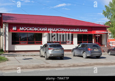 Velsk, Oblast Archangelsk, Russland - 27. Mai 2019: Filiale der Moskauer Industrie Bank in der Stadt in der Oblast Archangelsk Velsk Stockfoto