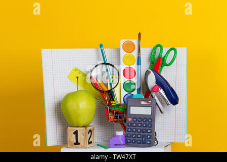 Zurück in der Schule liefert. Stockfoto