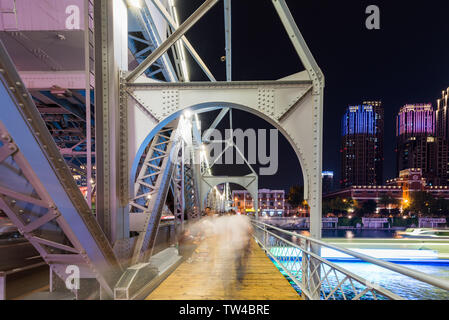 Jinwan Plaza Jiefang Brücke Jahrhundert Zhong Tianjin Station Stockfoto