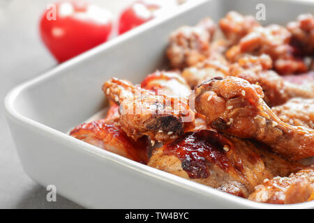 Lecker Huhn mit Sauce Auflaufform, Nahaufnahme Stockfoto