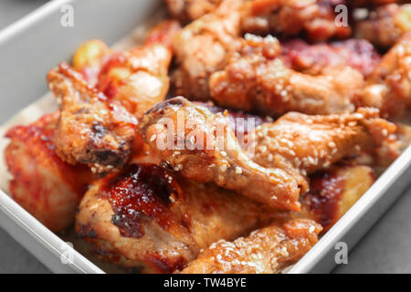 Lecker Huhn mit Sauce Auflaufform, Nahaufnahme Stockfoto