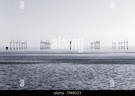 Große Windparks in der Nähe von Kopenhagen in Dänemark Stockfoto