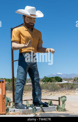 Grosse Josh ist ein 20-Fuß-cowboy Statue in Yucca Valley, Kalifornien Stockfoto