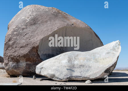 Riesige Felsen in der Nähe des Landers in Südkalifornien war einst ein Treffpunkt für UFO-Gläubige in den 1950er Jahren Stockfoto