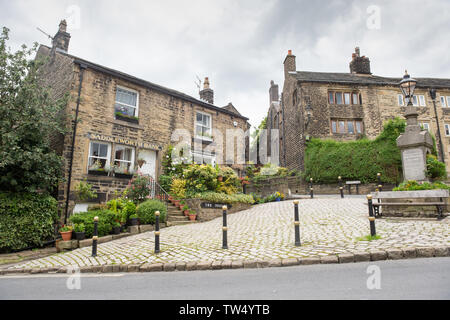 The Square, Dobcross, ein Dorf in Saddleworth, eine zivile Pfarrei des Metropolitan Borough of Oldham, im Großraum Manchester, England. Stockfoto