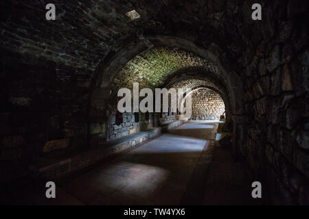 Stein Passage in Armenien in Form eines Bogens gemacht Stockfoto