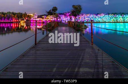 Nachtansicht des Konfuzius kulturelle Stadt, suixi County, Provinz Guangdong Stockfoto