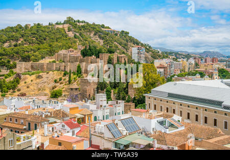 Panoramische Sicht mit Castillo de Gibralfaro in Malaga, Andalusien, Spanien. Stockfoto